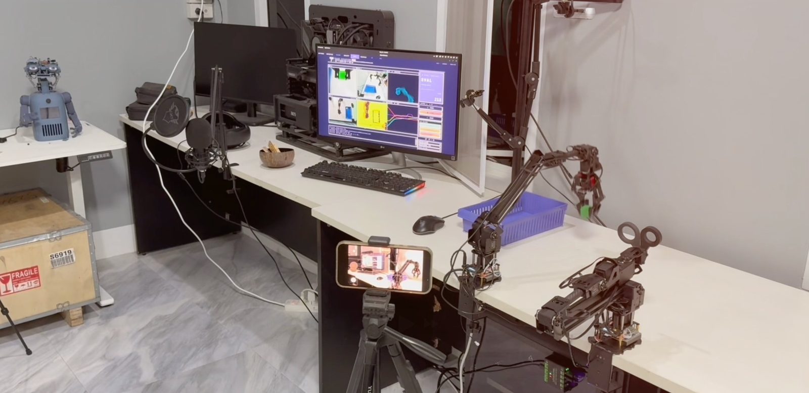 Show Robotics workshop with dual arm setup